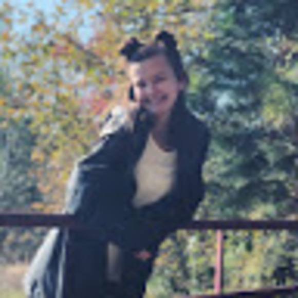 Meet your Posher, Hannah - Picture 1 of 1